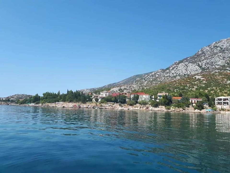 Apartmani Ivankovic Karlobag Exterior photo