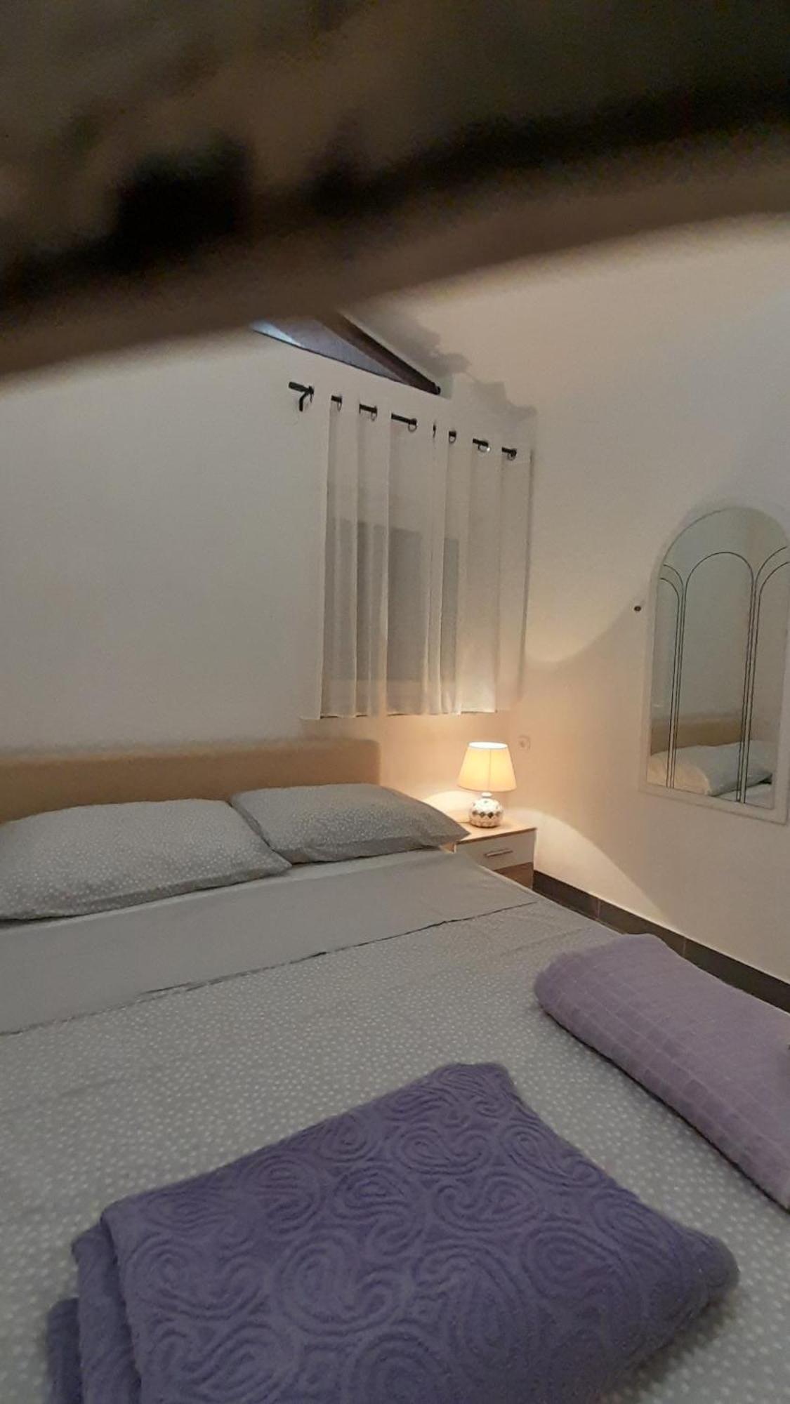 Apartmani Ivankovic Karlobag Room photo